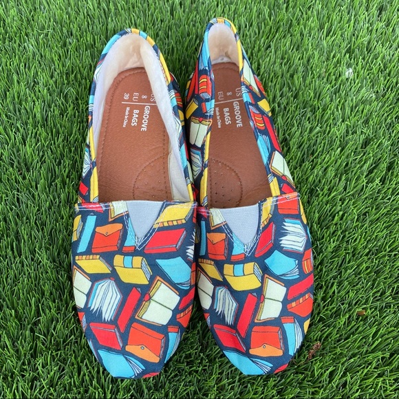 GROOVE BAGS Book Lovers Canvas Flats - Picture 3 of 10